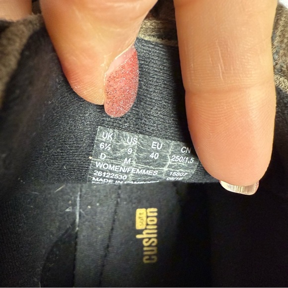 Clarks size 9 Women's Tan Lace-Up Ankle Boots EUC - Picture 4 of 9